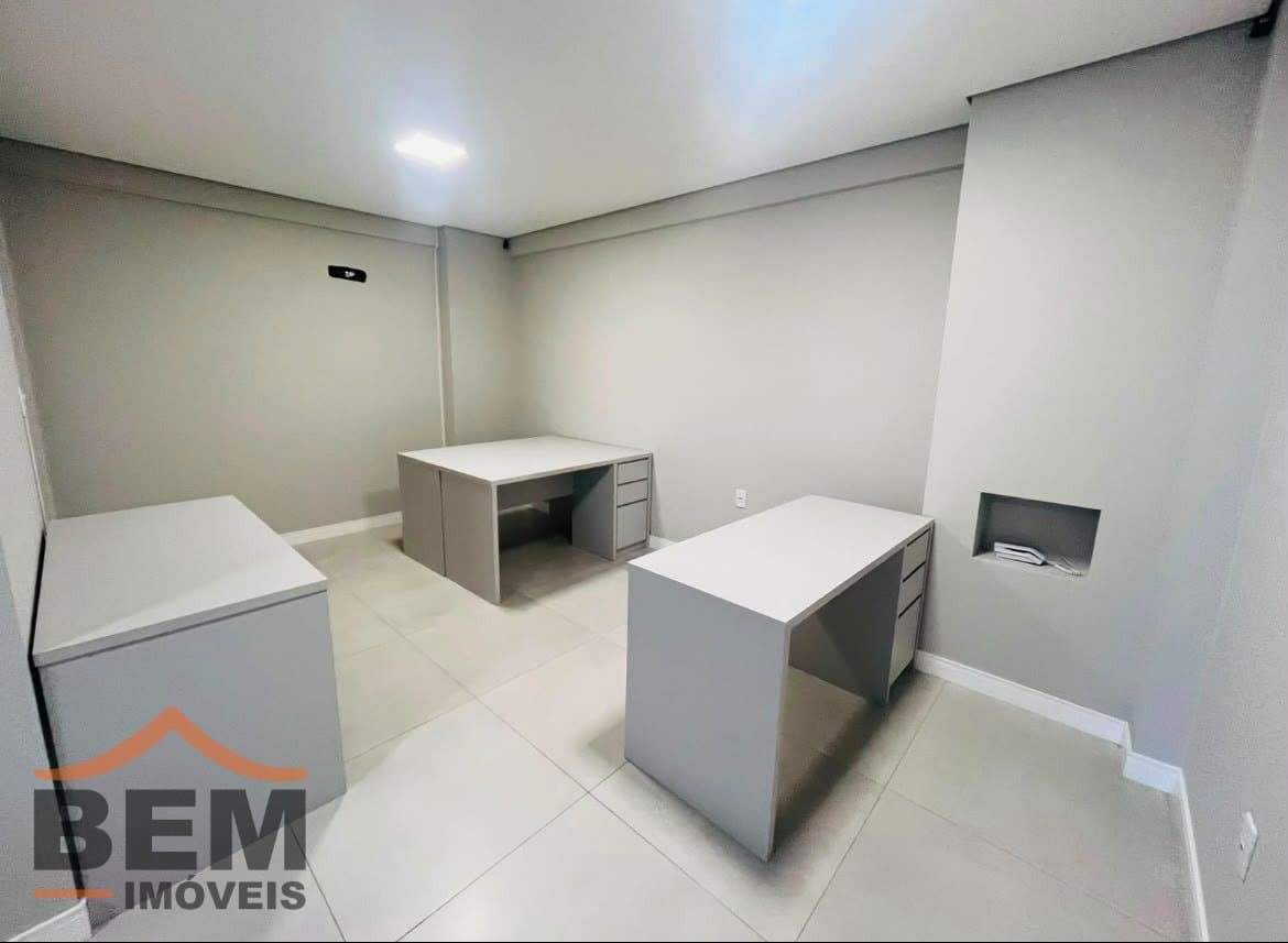 Sala Comercial para Locação com 30m² no bairro Vila Operária, em Itajaí