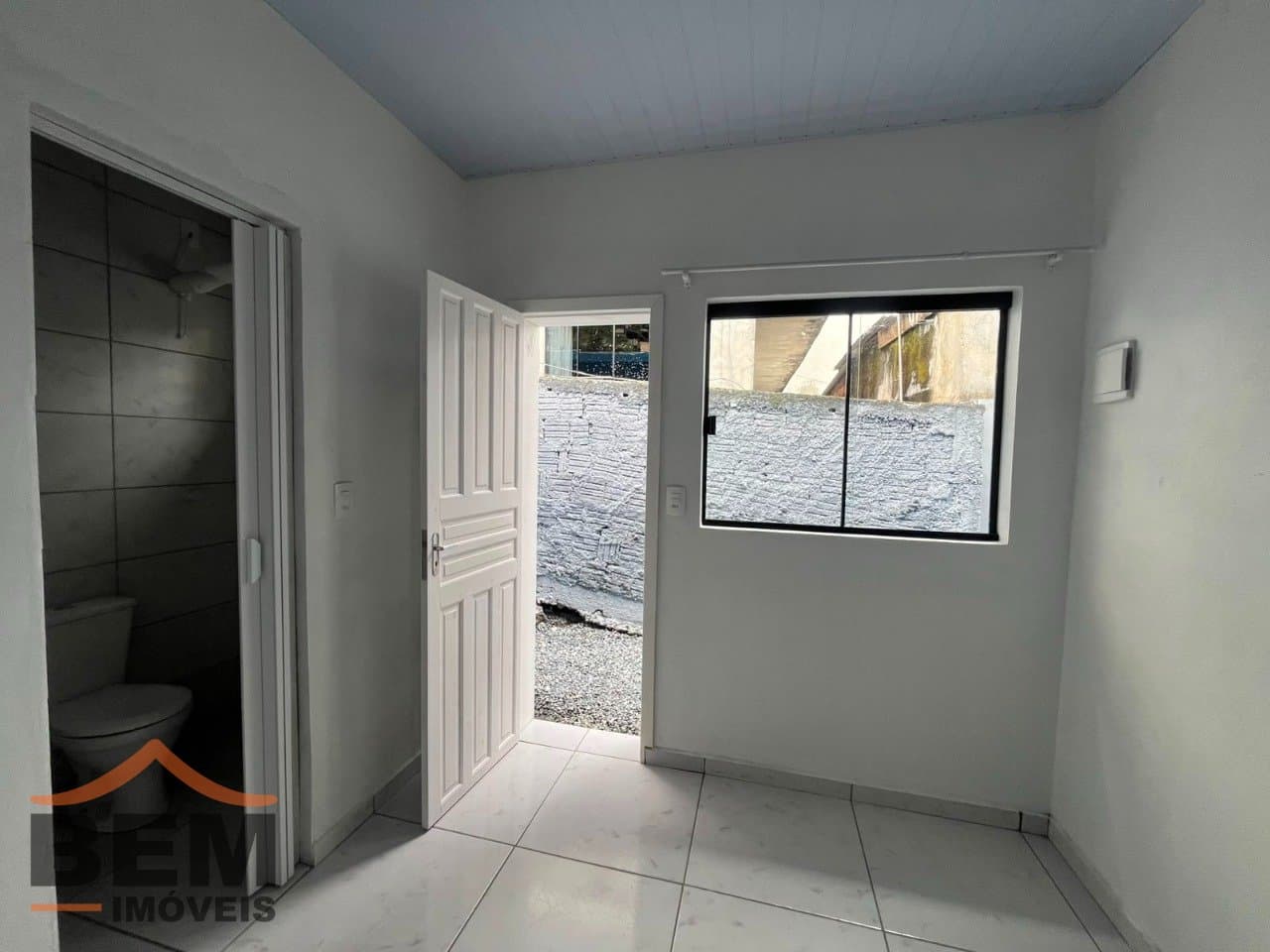 Kitnet para Locação com 1 quarto e 18m² no bairro Praia Brava, em itajai