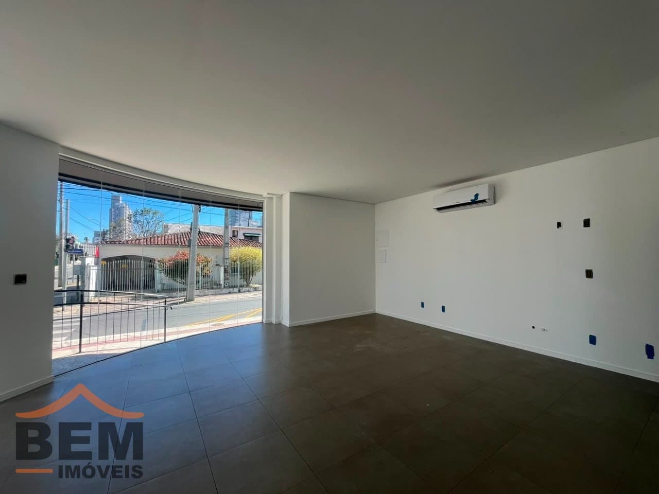 Sala Comercial para Locação com 72m² no bairro Centro, em Itajaí