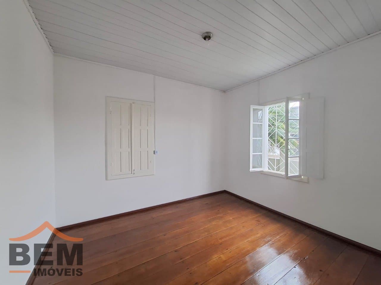 Casa comercial para Locação com 130m² no bairro São João, em Itajaí
