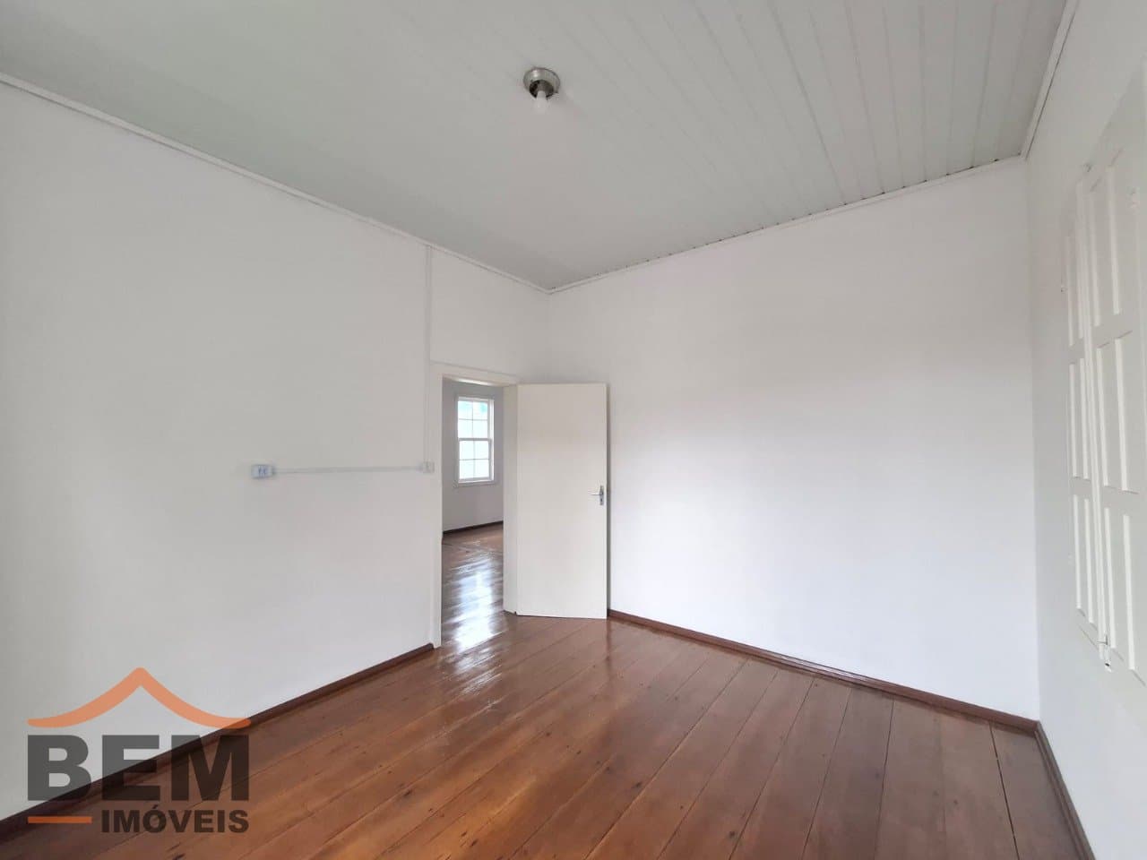Casa comercial para Locação com 130m² no bairro São João, em Itajaí