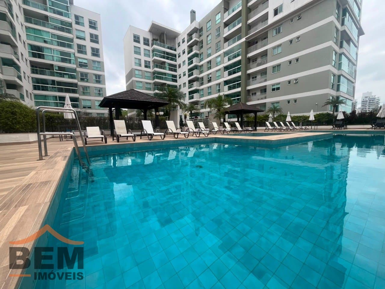 Apartamento para Locação com 3 quartos e 90m² no bairro Praia Brava de Itajaí, em Itajaí