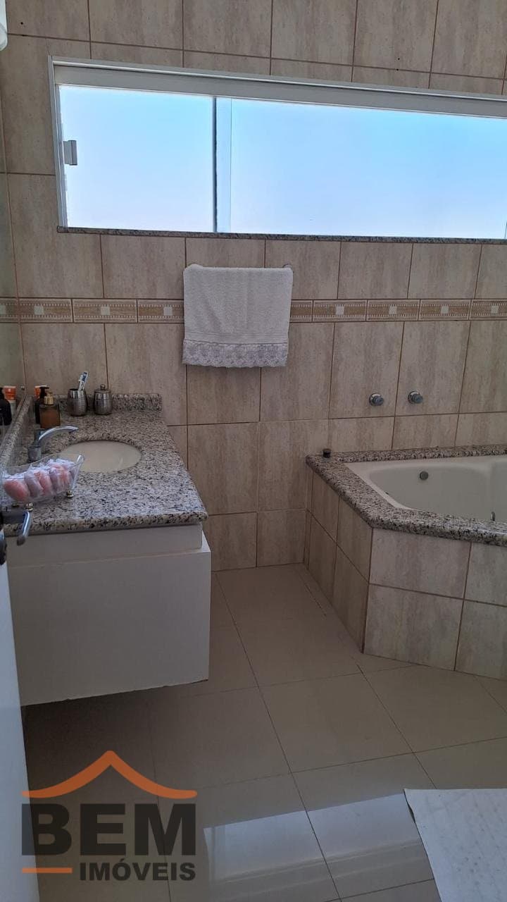 Casa para Venda com 3 quartos e 159m² no bairro Vila Operária, em Itajaí