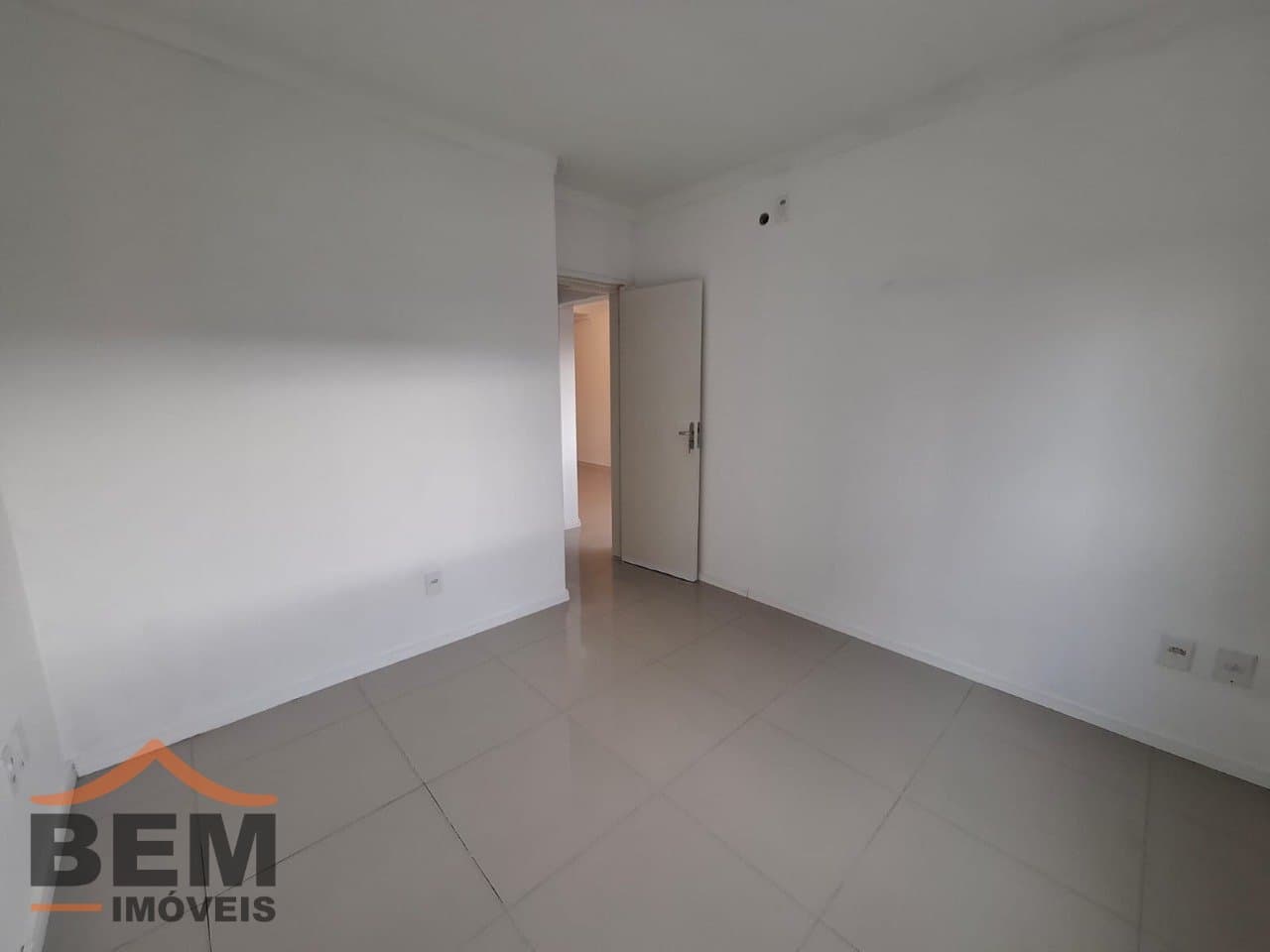 Apartamento para Locação com 2 quartos e 48m² no bairro Cordeiros, em Itajaí