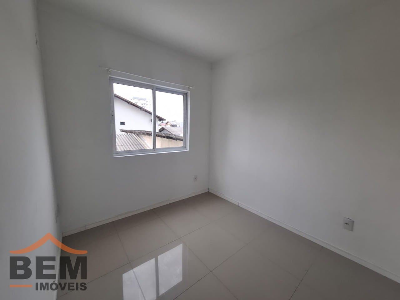 Apartamento para Locação com 2 quartos e 48m² no bairro Cordeiros, em Itajaí
