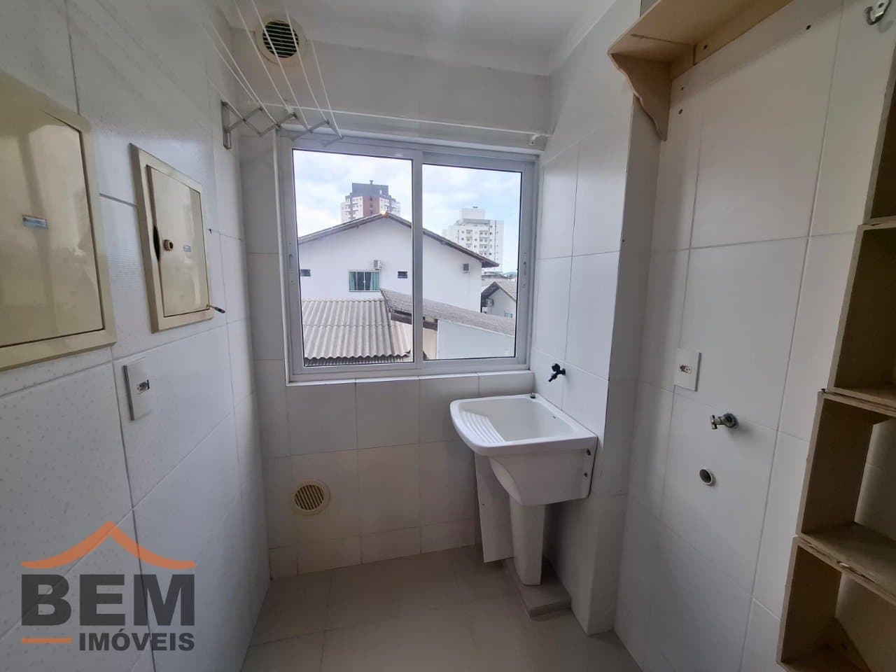 Apartamento para Locação com 2 quartos e 48m² no bairro Cordeiros, em Itajaí