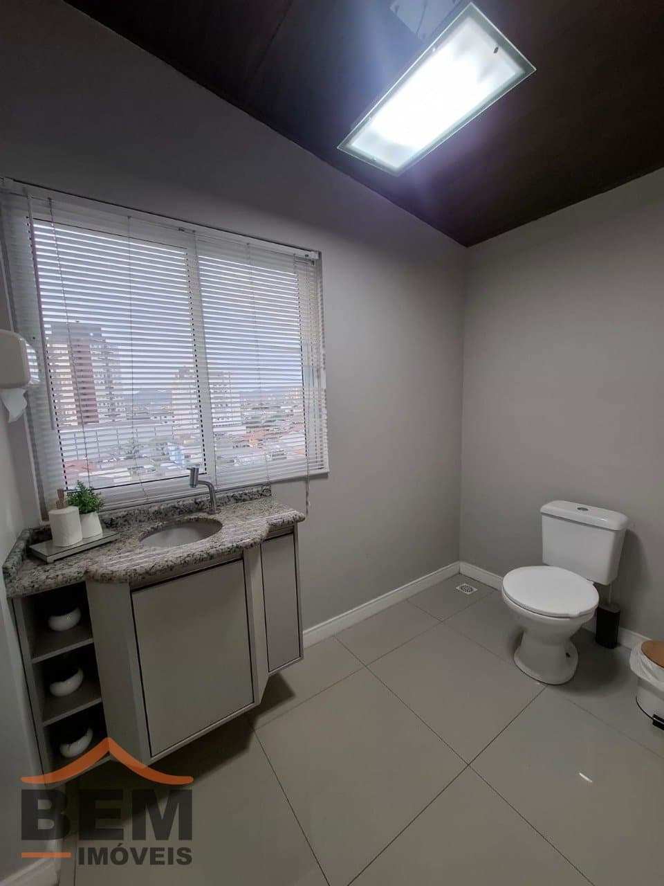 Apartamento para Locação com 2 quartos e 48m² no bairro Cordeiros, em Itajaí