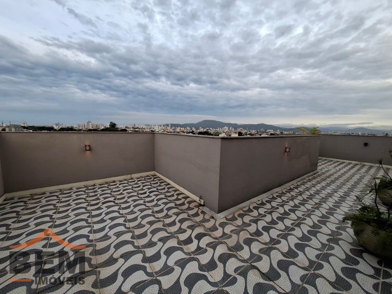 Apartamento para Locação com 2 quartos e 48m² no bairro Cordeiros, em Itajaí