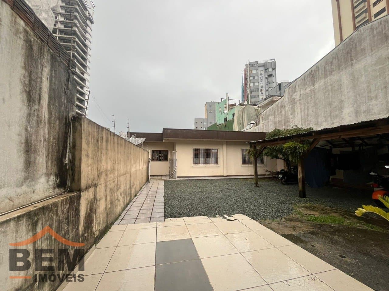 Casa para Locação com 3 quartos e 98m² no bairro Centro, em Itajaí
