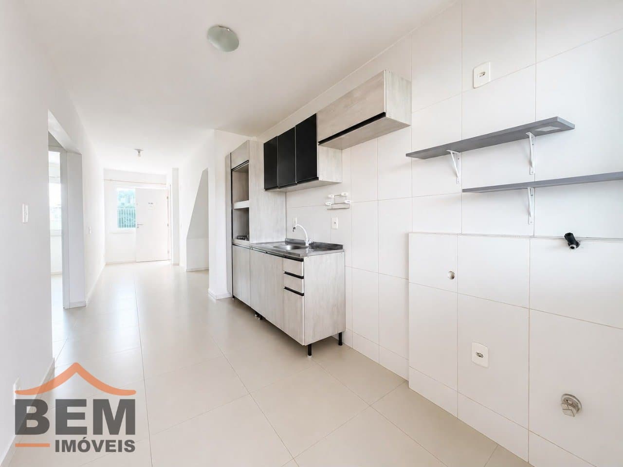 Apartamento para Locação com 2 quartos e 48m² no bairro Santa Regina, em Itajaí