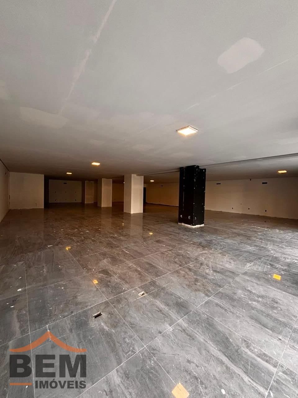 Sala Comercial para Locação com 350m² no bairro Praia Brava, em Itajaí