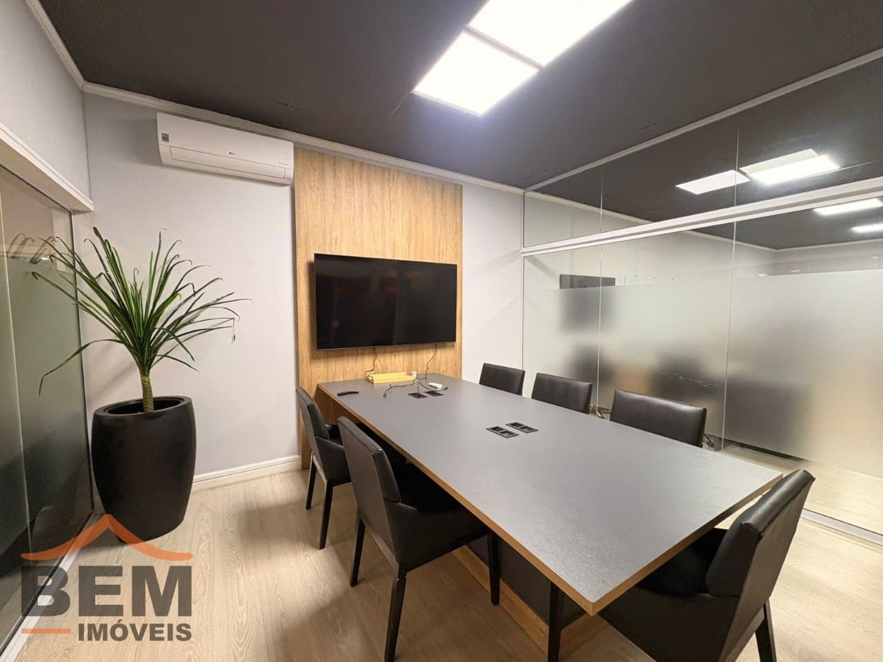 Sala Comercial para Locação com 350m² no bairro Praia Brava, em Itajaí