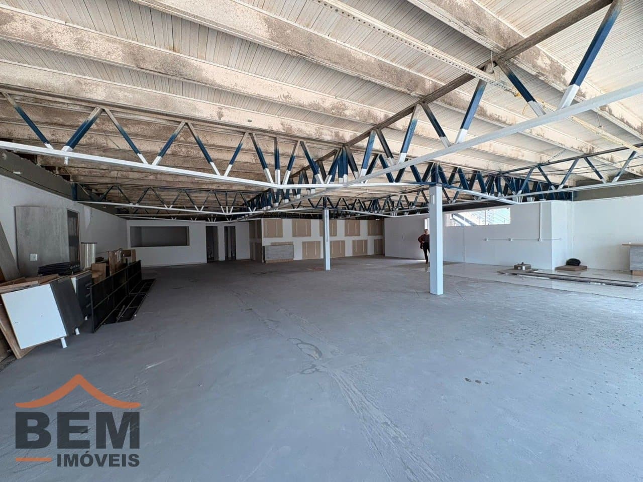 Sala Comercial para Locação com 300m² no bairro Praia Brava, em Itajaí