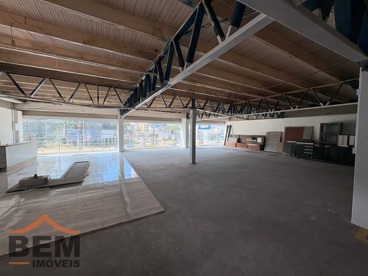 Sala Comercial para Locação com 300m² no bairro Praia Brava, em Itajaí