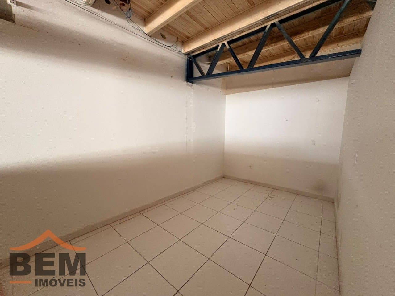 Sala Comercial para Locação com 300m² no bairro Praia Brava, em Itajaí