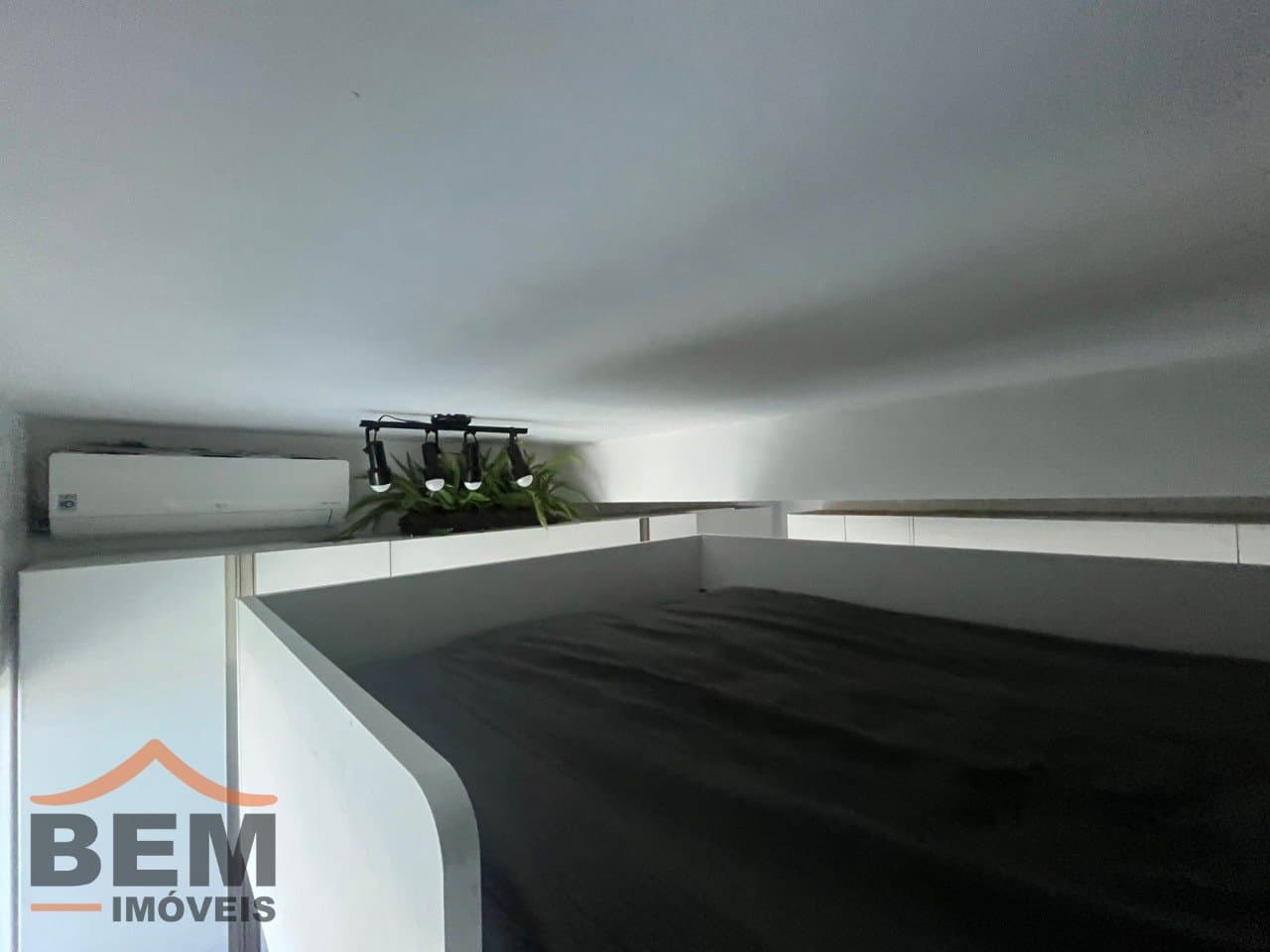 Kitnet para Locação com 1 quarto e 15m² no bairro Centro, em Balneário Camboriú