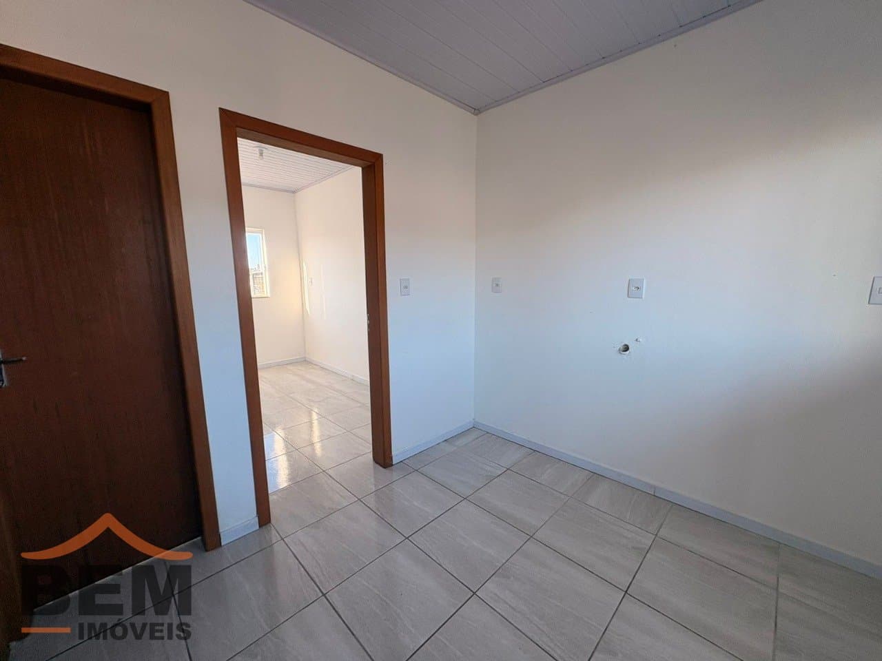 Kitnet para Locação com 2 quartos e 27m² no bairro Santa Regina, em Itajaí