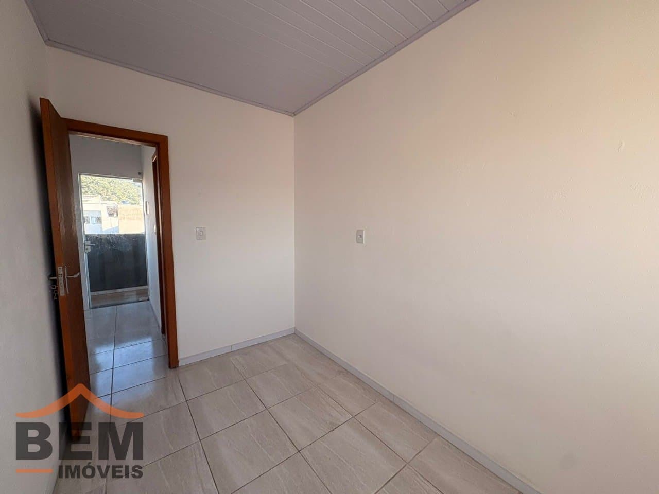 Kitnet para Locação com 2 quartos e 27m² no bairro Santa Regina, em Itajaí