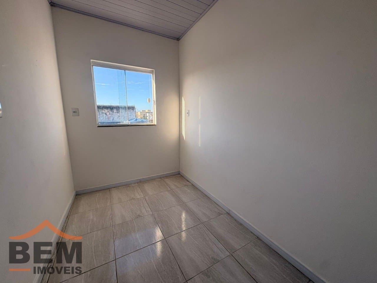 Kitnet para Locação com 2 quartos e 27m² no bairro Santa Regina, em Itajaí