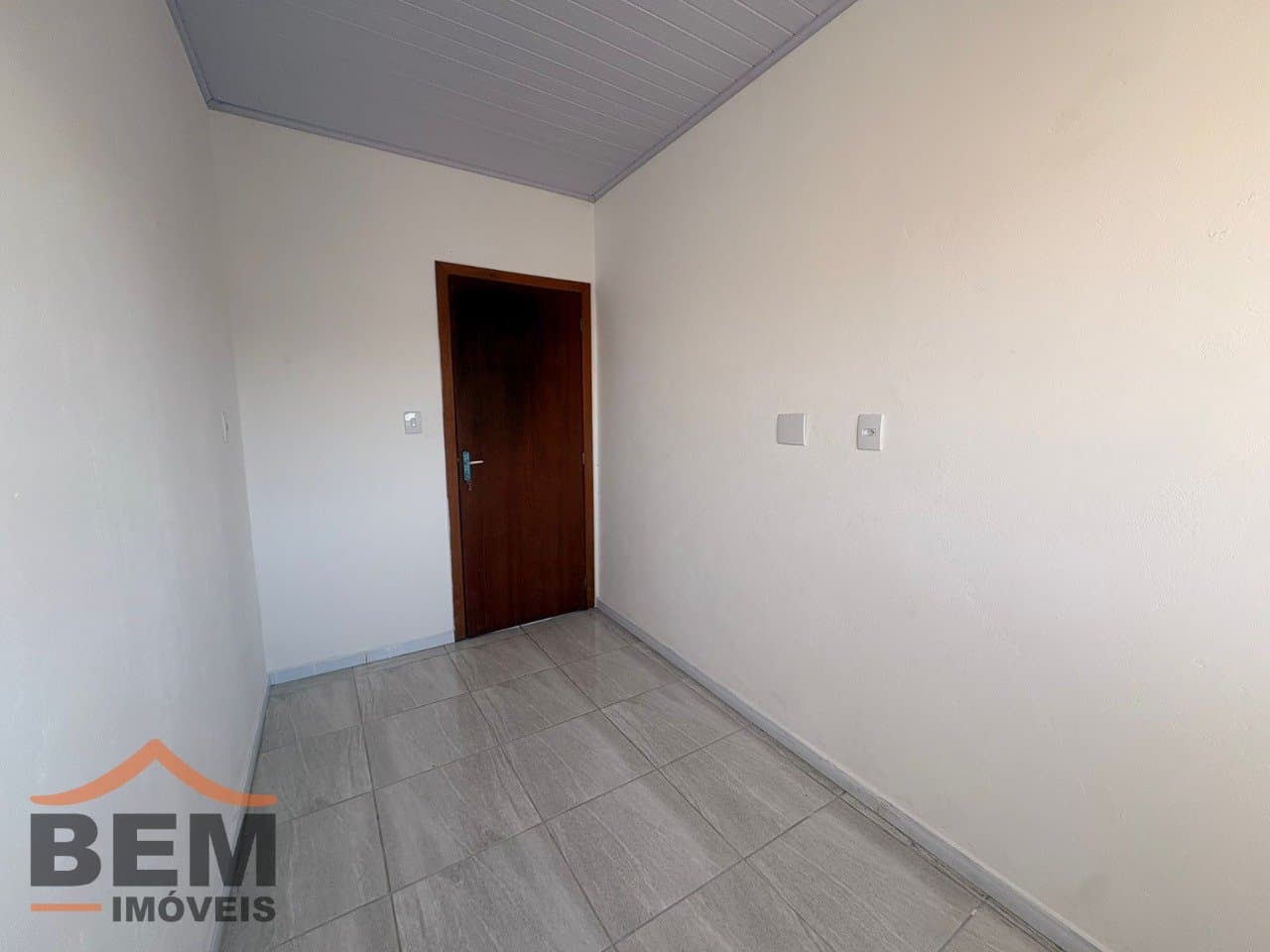 Kitnet para Locação com 2 quartos e 27m² no bairro Santa Regina, em Itajaí