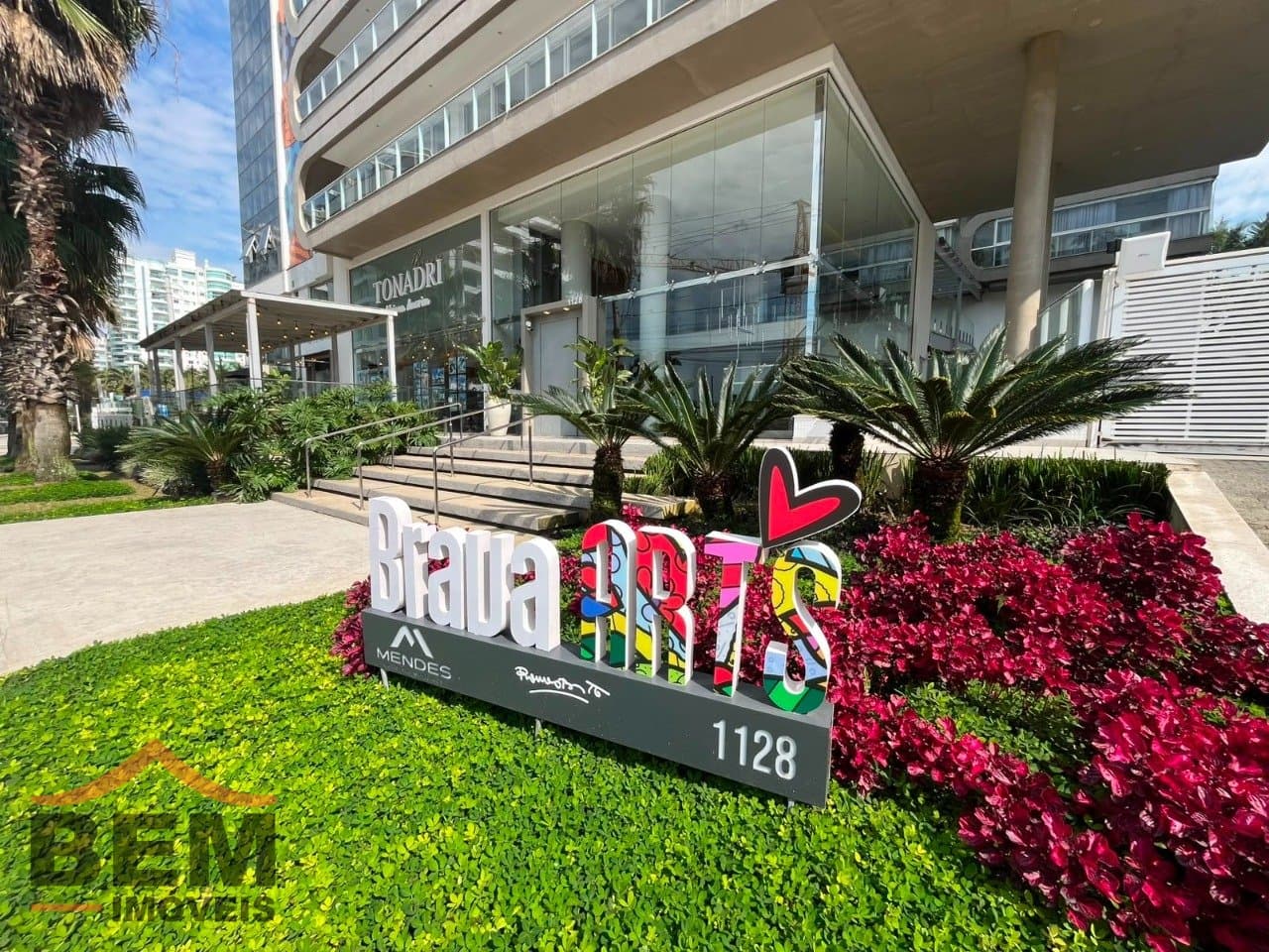 Apartamento para Locação com 3 quartos e 197m² no bairro Balneário Santa Clara, em Itajaí