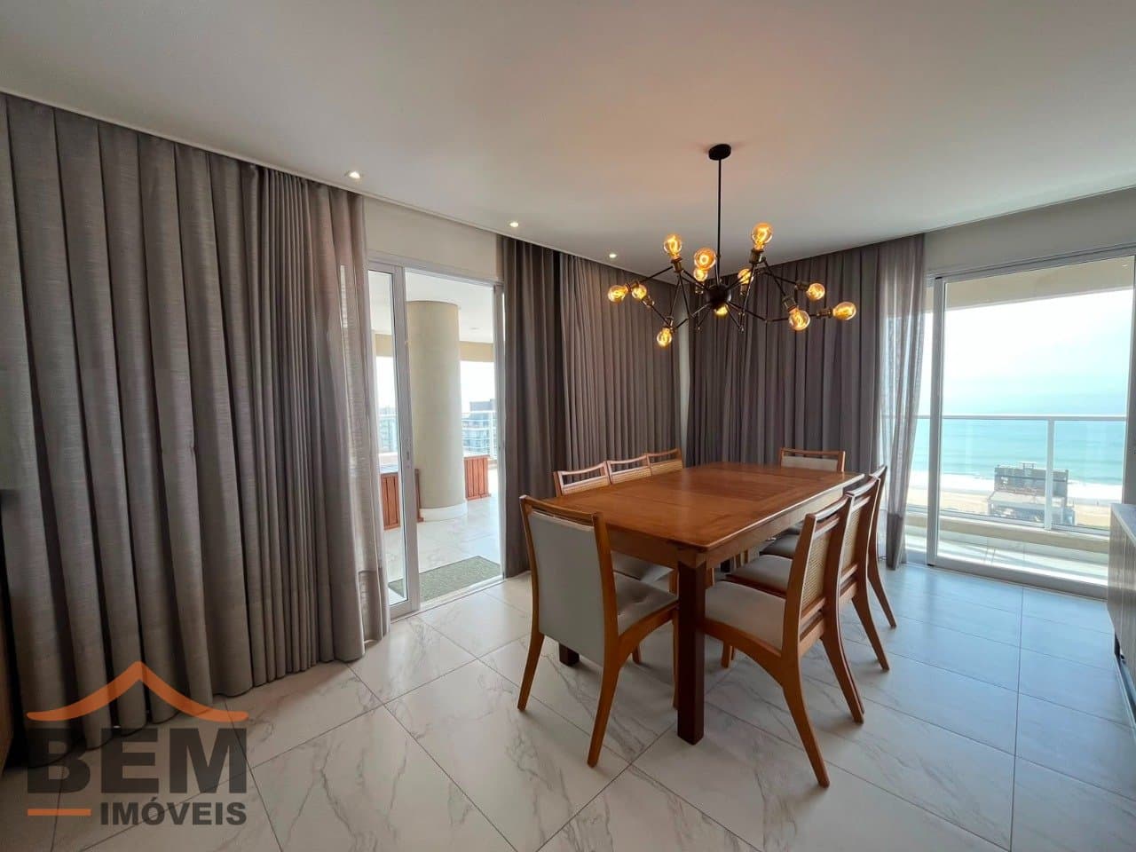 Apartamento para Locação com 3 quartos e 197m² no bairro Balneário Santa Clara, em Itajaí
