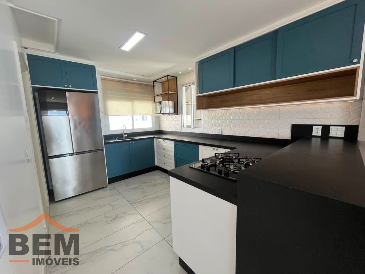 Apartamento para Locação com 3 quartos e 197m² no bairro Balneário Santa Clara, em Itajaí