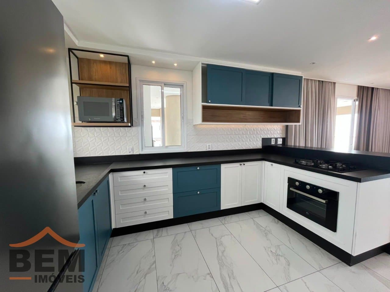 Apartamento para Locação com 3 quartos e 197m² no bairro Balneário Santa Clara, em Itajaí