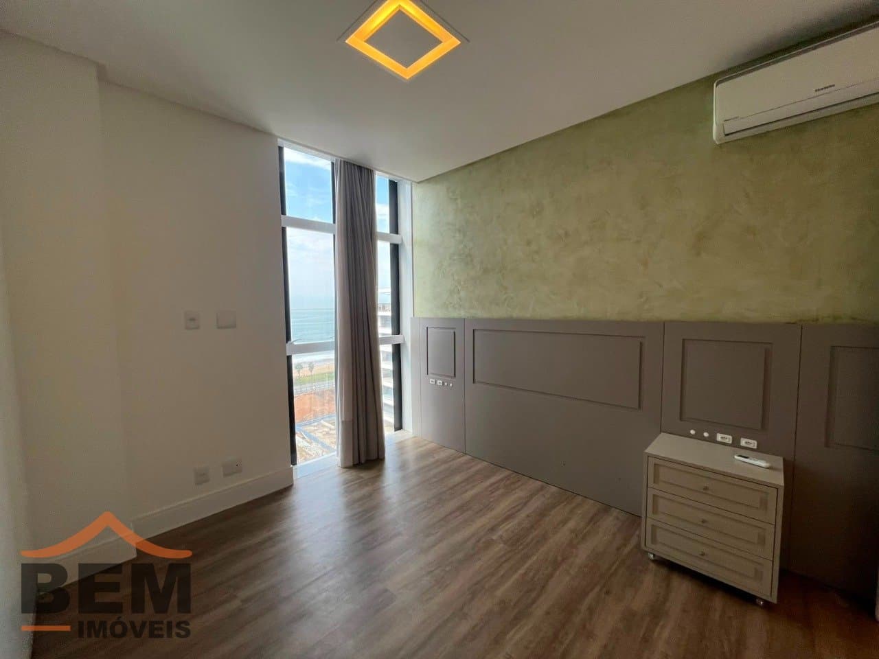 Apartamento para Locação com 3 quartos e 197m² no bairro Balneário Santa Clara, em Itajaí