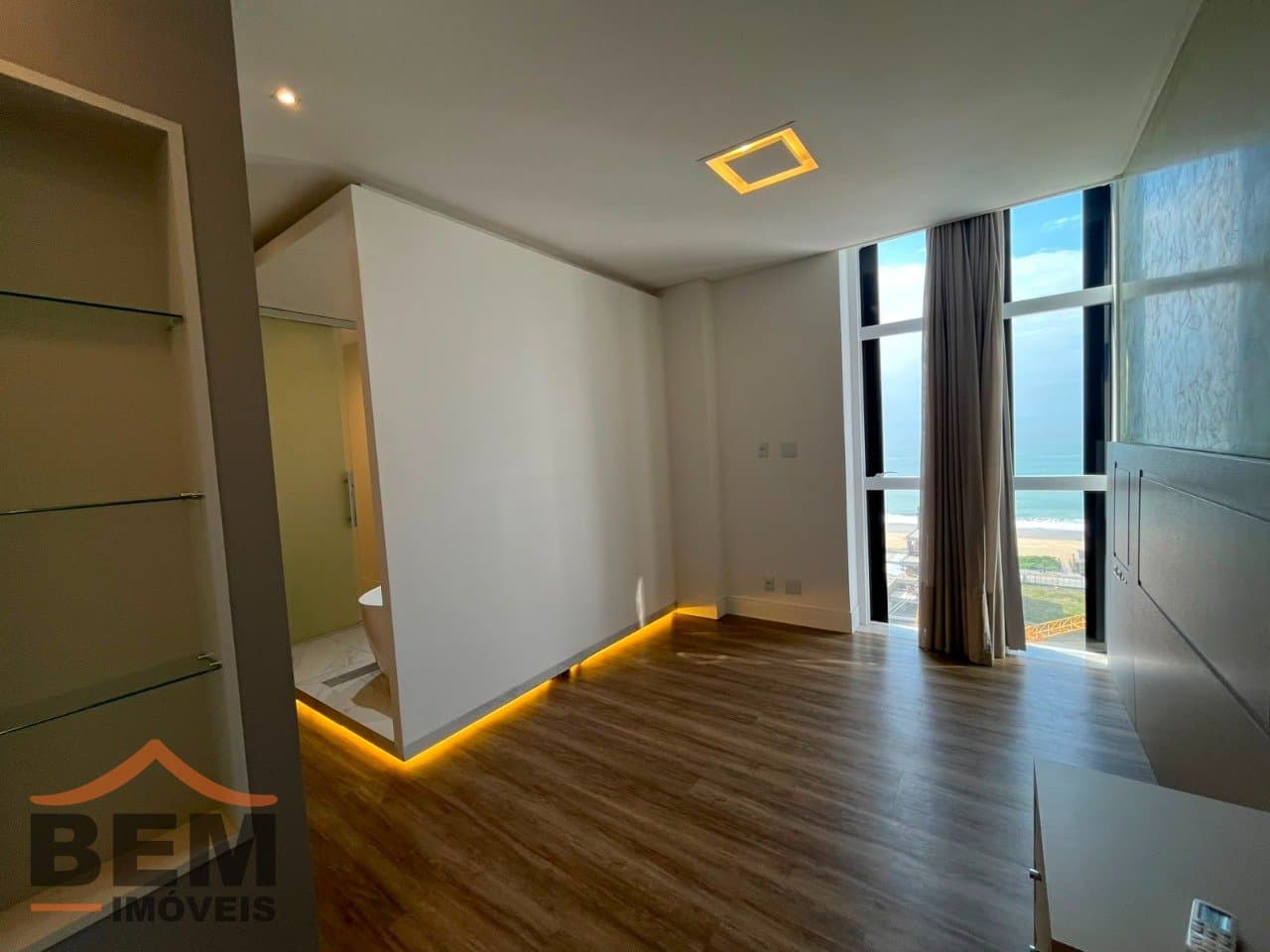 Apartamento para Locação com 3 quartos e 197m² no bairro Balneário Santa Clara, em Itajaí