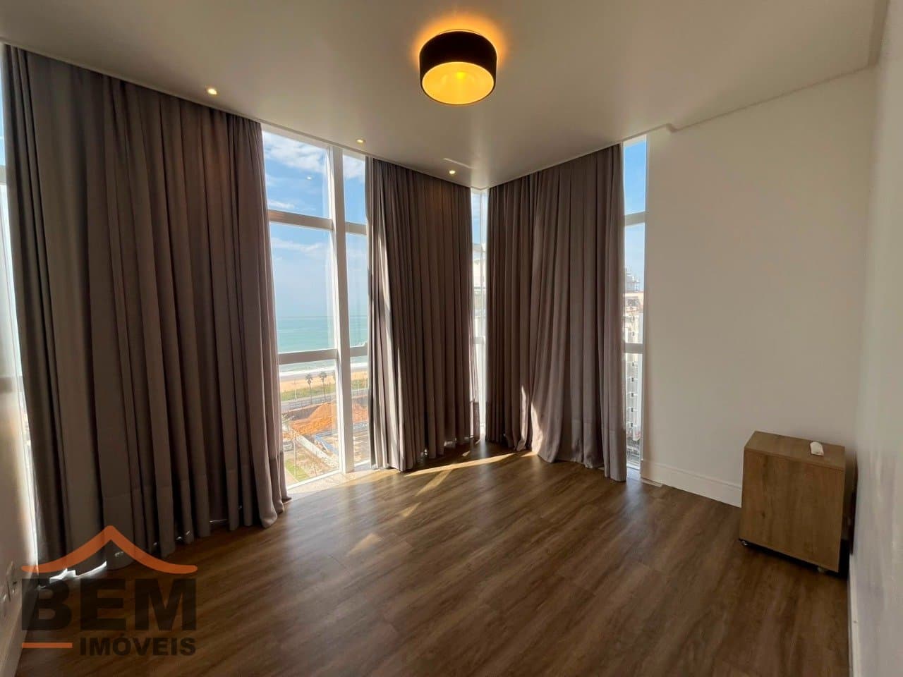 Apartamento para Locação com 3 quartos e 197m² no bairro Balneário Santa Clara, em Itajaí