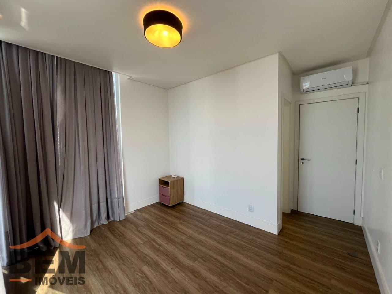 Apartamento para Locação com 3 quartos e 197m² no bairro Balneário Santa Clara, em Itajaí