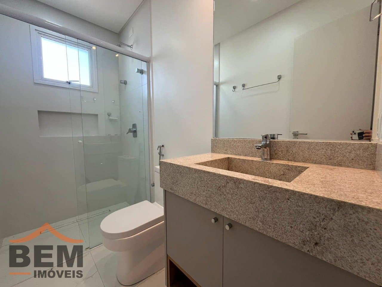 Apartamento para Locação com 3 quartos e 197m² no bairro Balneário Santa Clara, em Itajaí