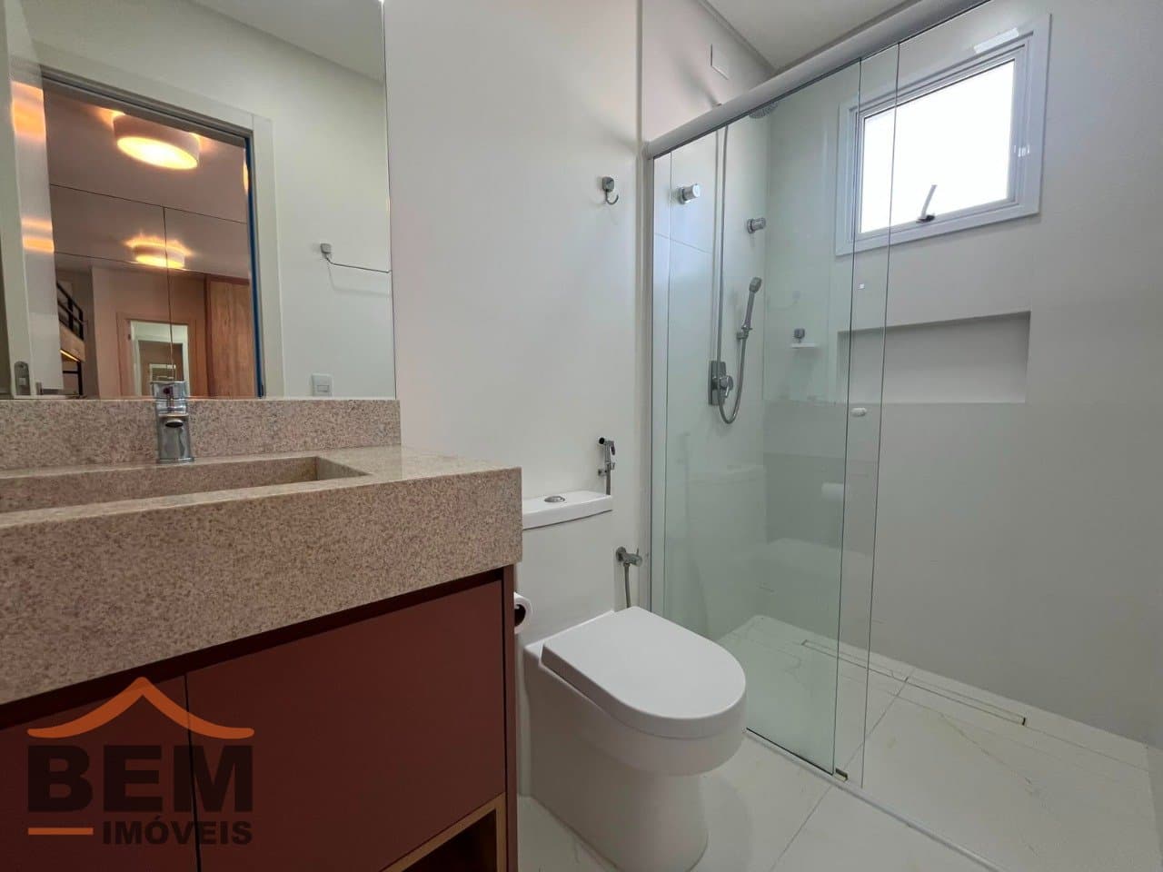 Apartamento para Locação com 3 quartos e 197m² no bairro Balneário Santa Clara, em Itajaí