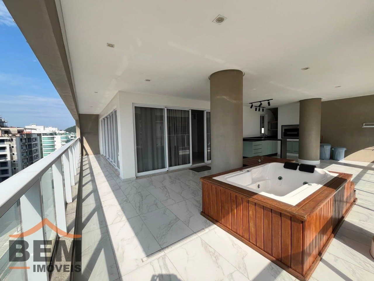 Apartamento para Locação com 3 quartos e 197m² no bairro Balneário Santa Clara, em Itajaí