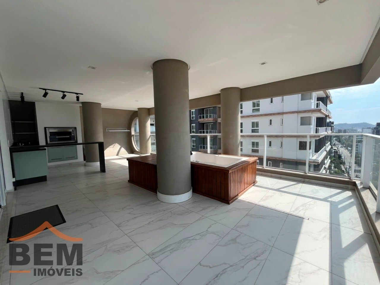 Apartamento para Locação com 3 quartos e 197m² no bairro Balneário Santa Clara, em Itajaí