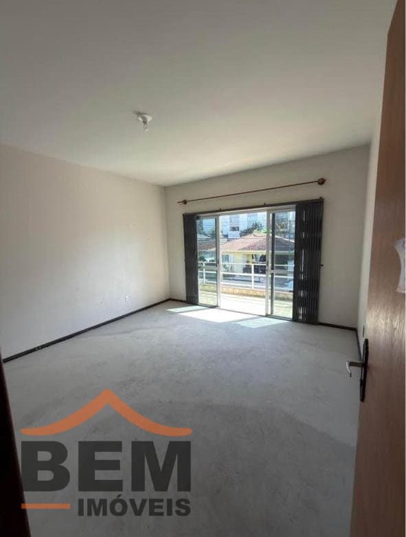 Casa para Locação com 5 quartos e 230m² no bairro Centro, em Balneário Camboriú