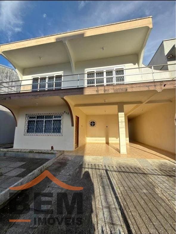 Casa para Locação com 5 quartos e 230m² no bairro Centro, em Balneário Camboriú