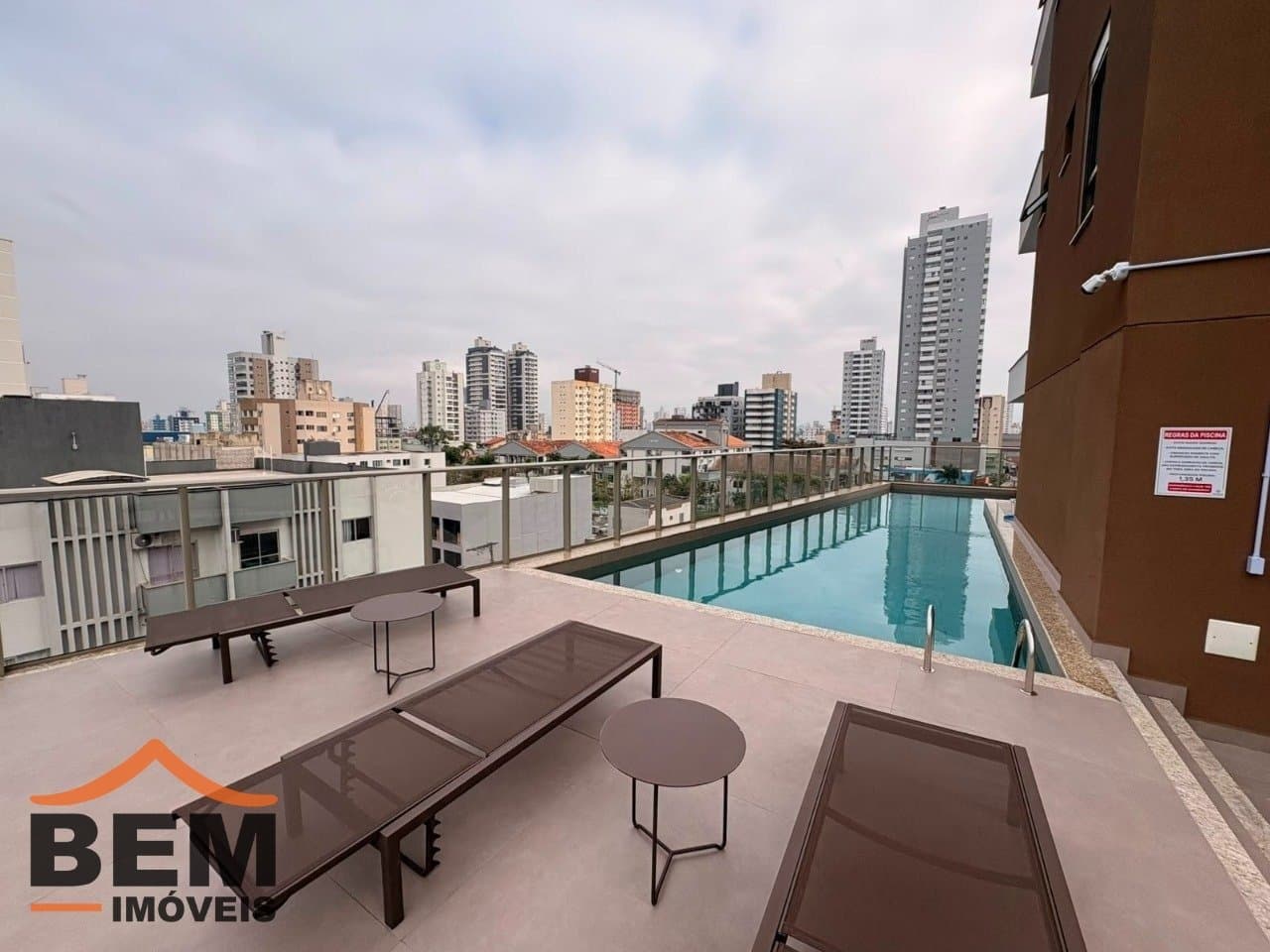 Apartamento para Locação com 3 quartos e 95m² no bairro Centro, em Itajaí