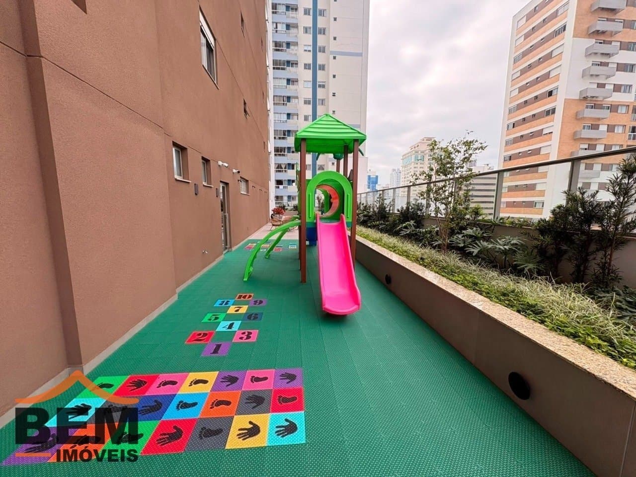 Apartamento para Locação com 3 quartos e 95m² no bairro Centro, em Itajaí
