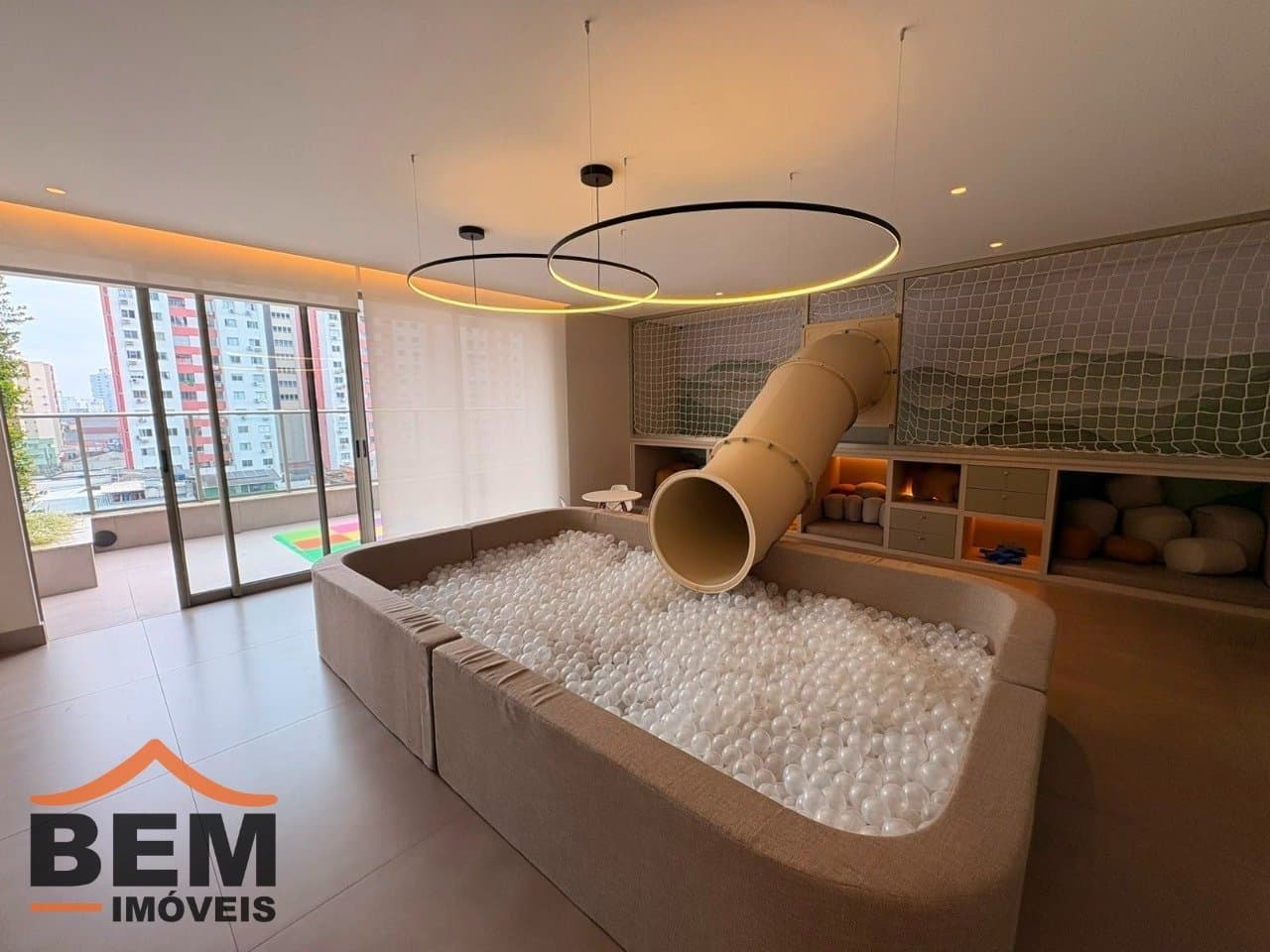 Apartamento para Locação com 3 quartos e 95m² no bairro Centro, em Itajaí