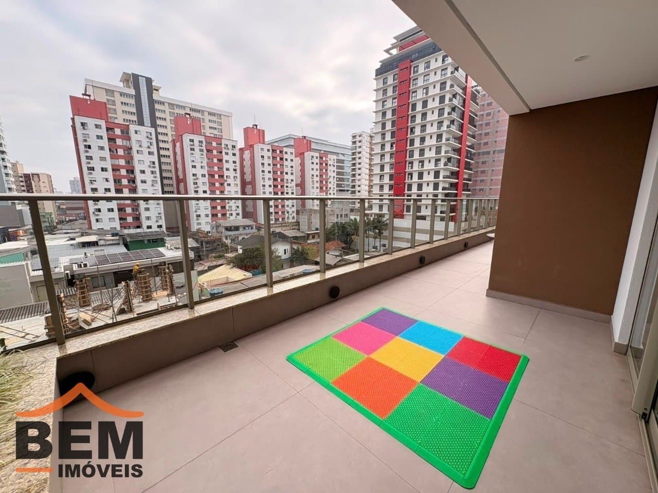 Apartamento para Locação com 3 quartos e 95m² no bairro Centro, em Itajaí