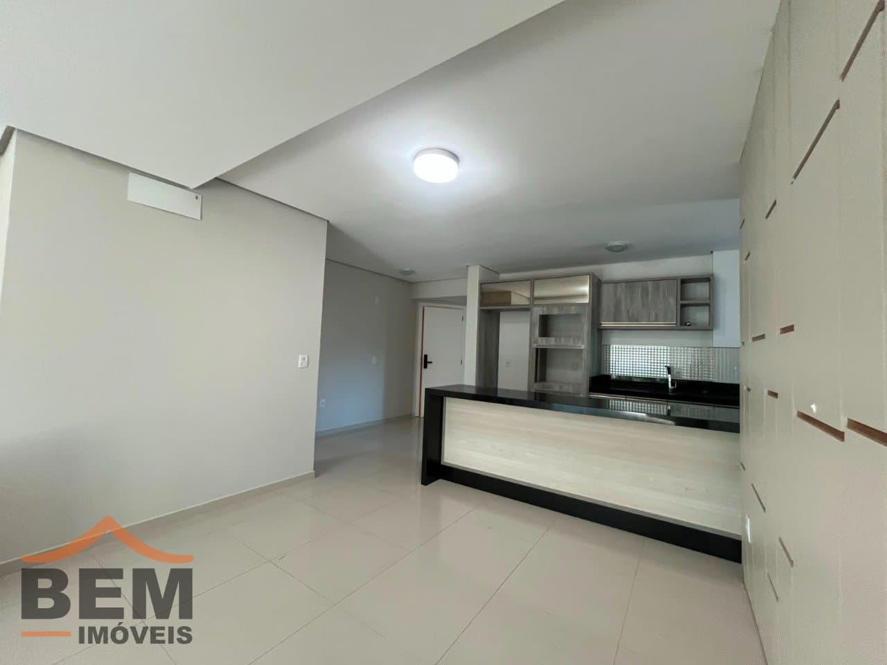 Apartamento para Locação com 3 quartos e 110m² no bairro Cabeçudas, em Itajaí