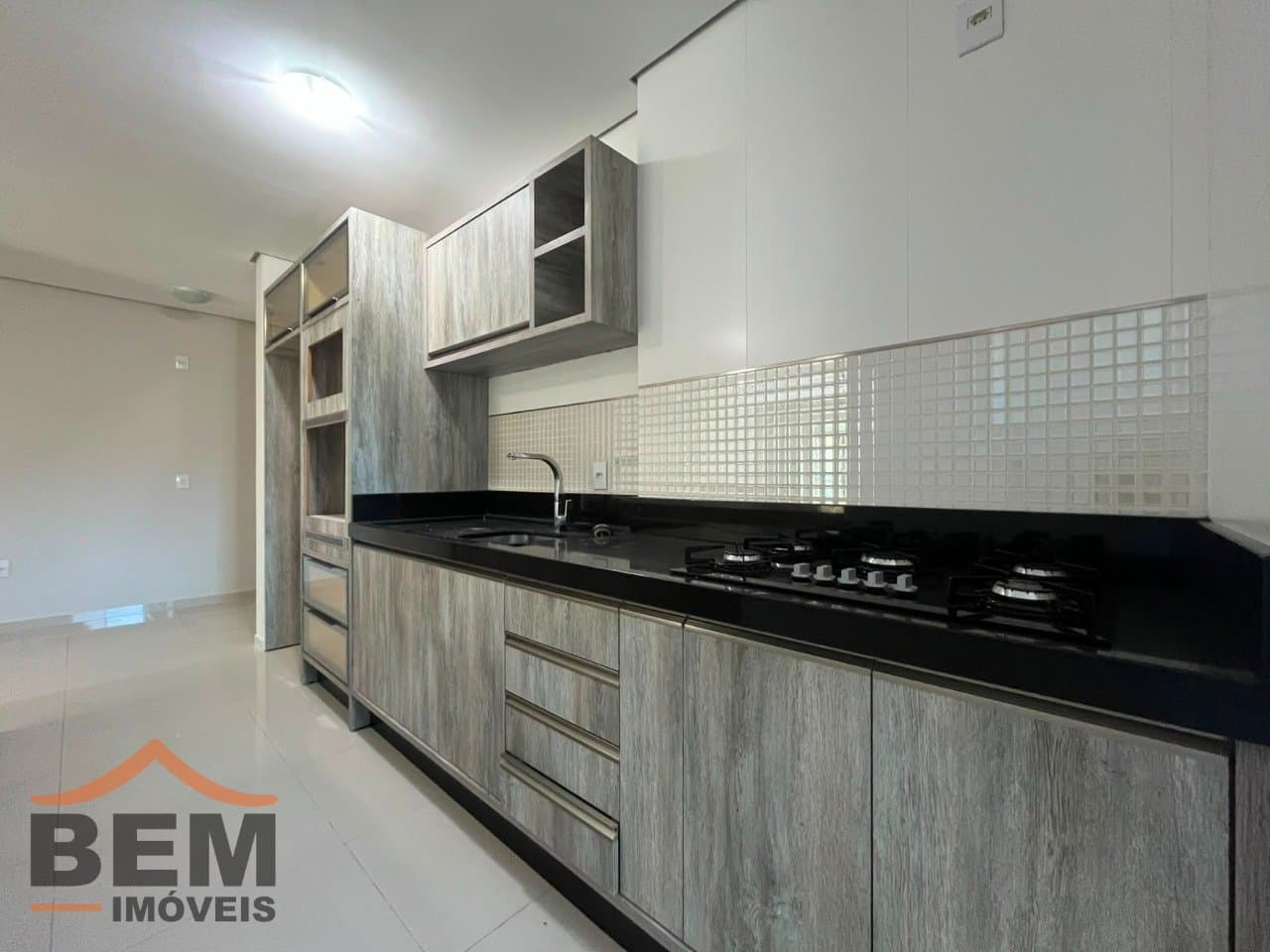 Apartamento para Locação com 3 quartos e 110m² no bairro Cabeçudas, em Itajaí