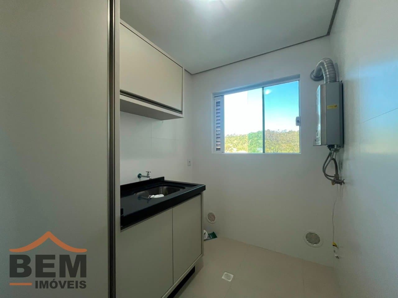 Apartamento para Locação com 3 quartos e 110m² no bairro Cabeçudas, em Itajaí