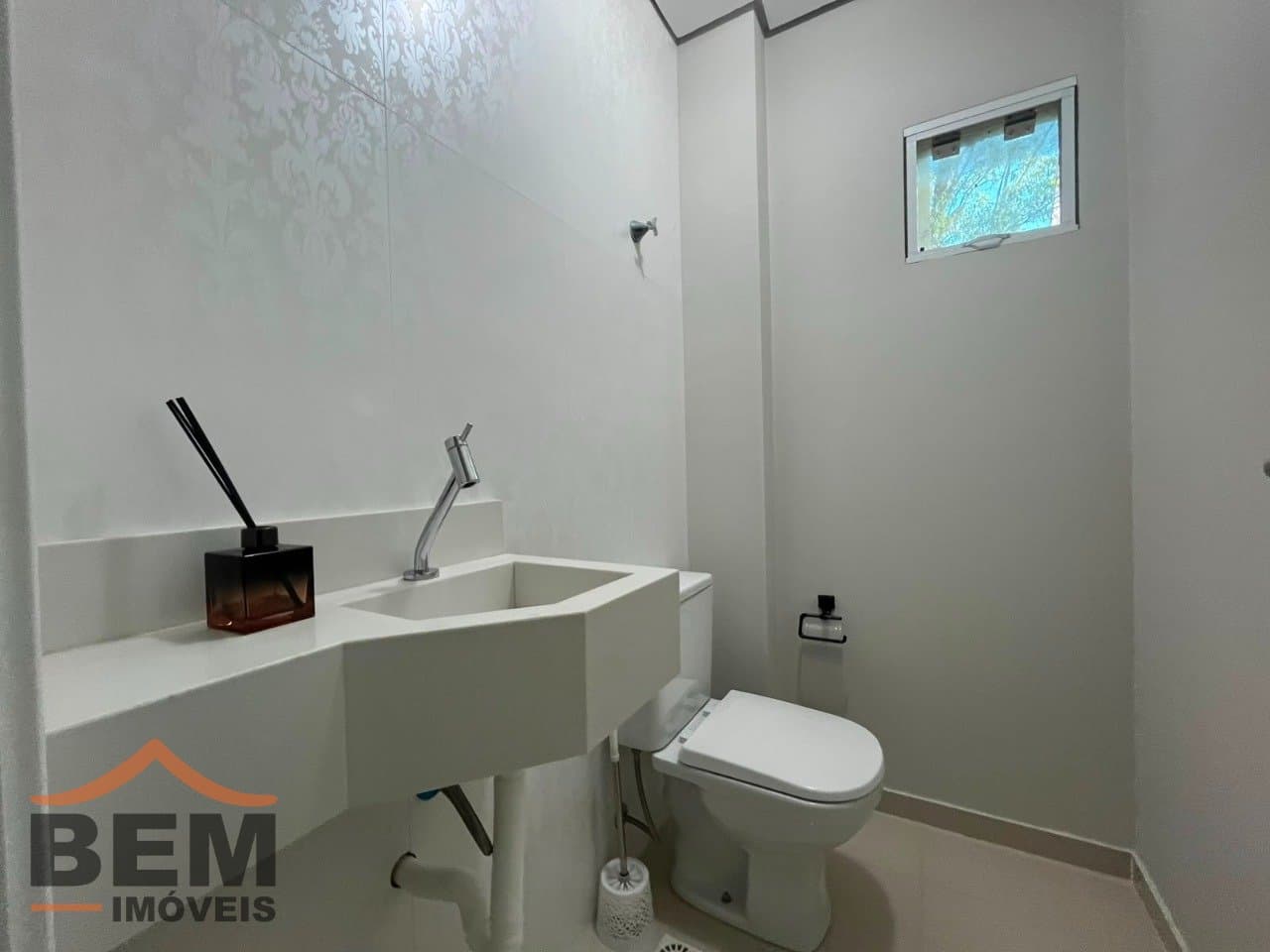 Apartamento para Locação com 3 quartos e 110m² no bairro Cabeçudas, em Itajaí
