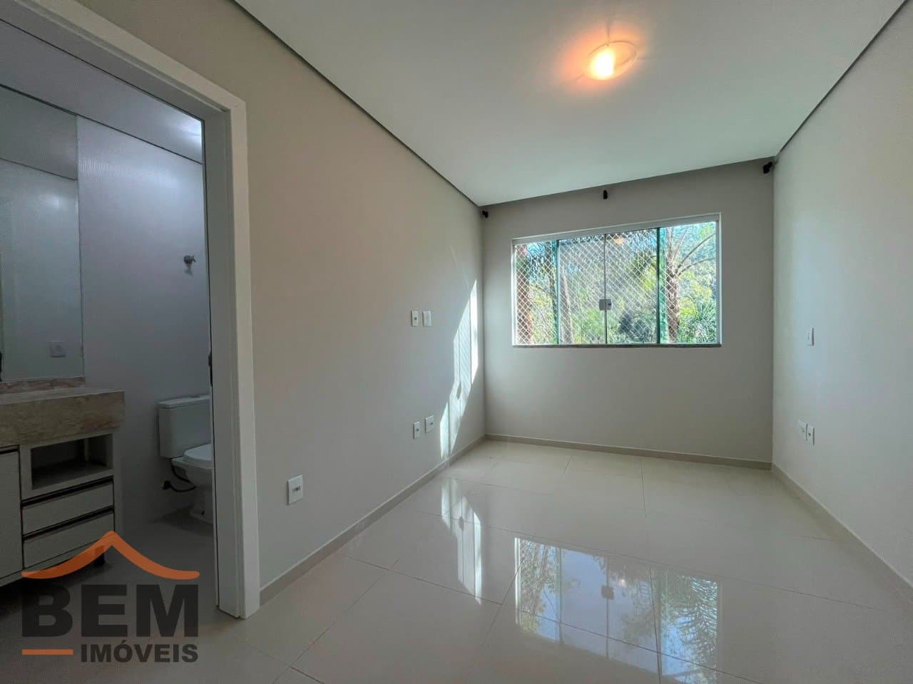 Apartamento para Locação com 3 quartos e 110m² no bairro Cabeçudas, em Itajaí