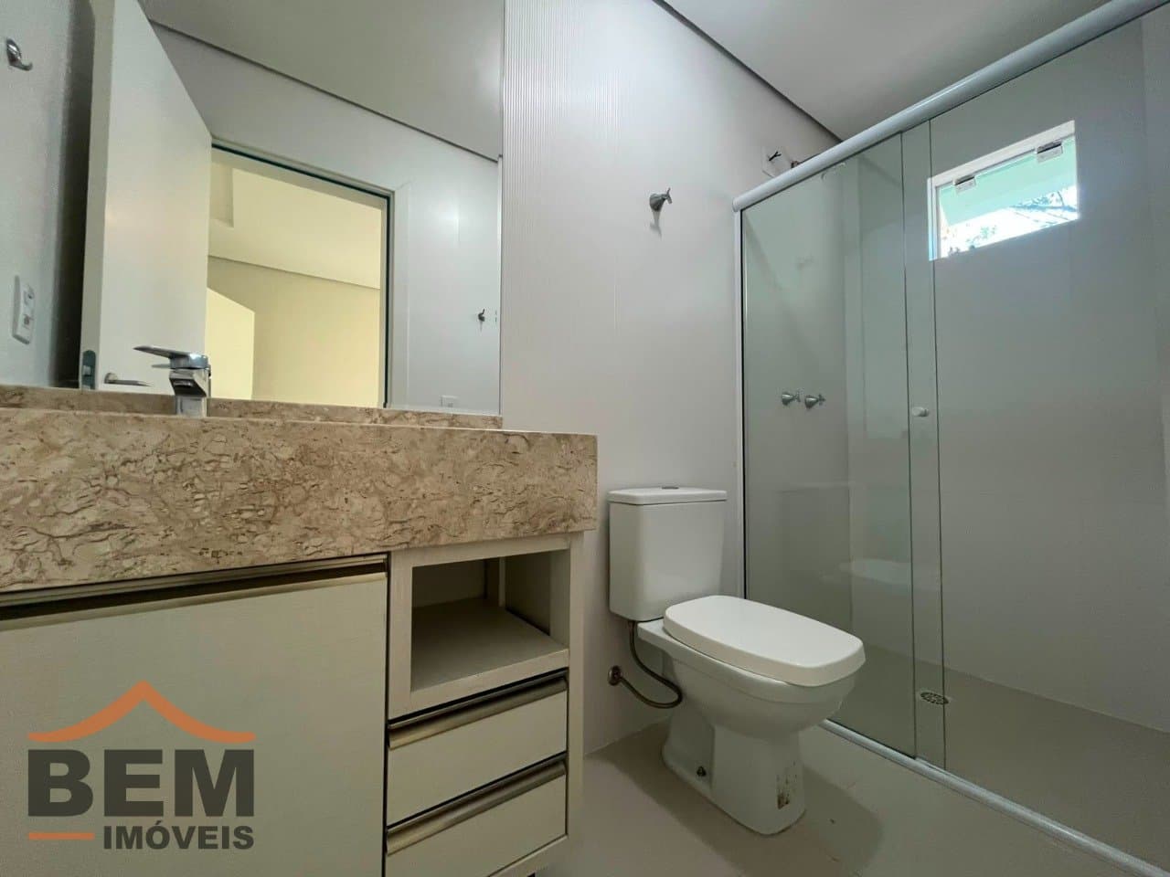 Apartamento para Locação com 3 quartos e 110m² no bairro Cabeçudas, em Itajaí