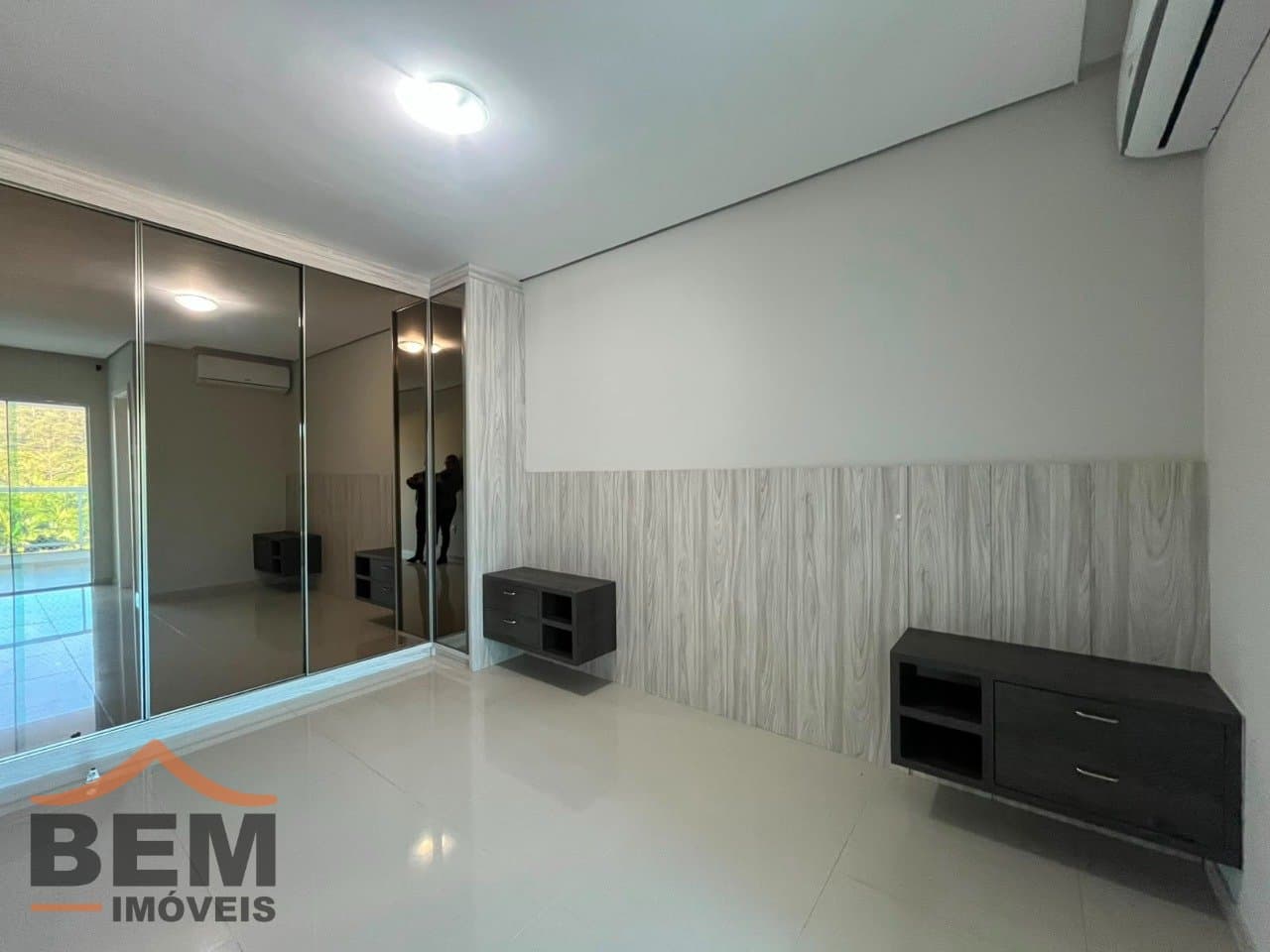 Apartamento para Locação com 3 quartos e 110m² no bairro Cabeçudas, em Itajaí