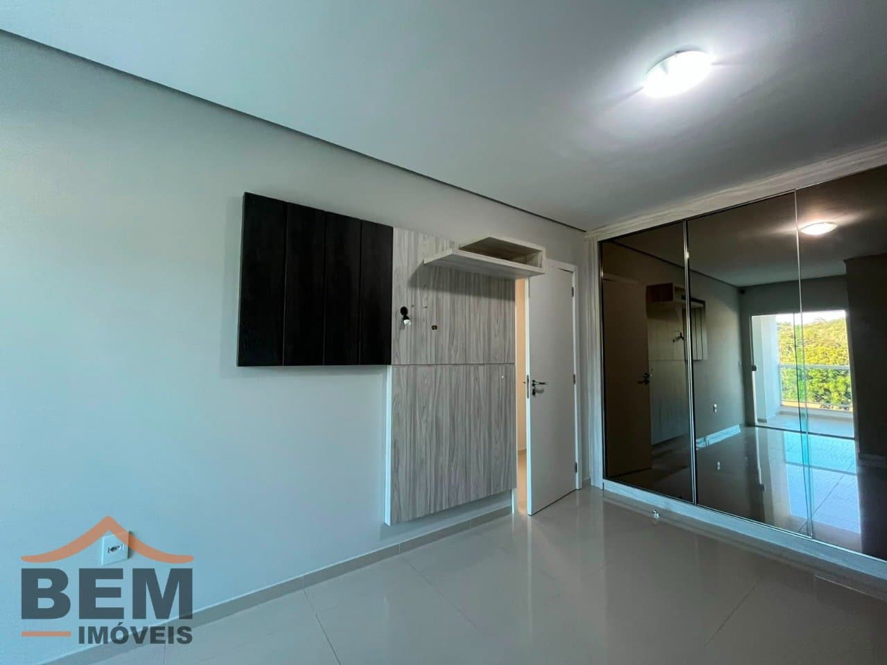 Apartamento para Locação com 3 quartos e 110m² no bairro Cabeçudas, em Itajaí
